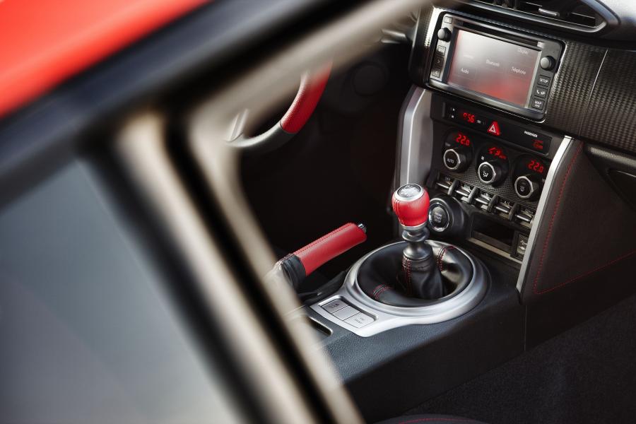  Toyota GT 86 2012 года  (фото 39 из 106)